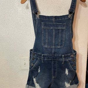 BNWT Women’s KanCan XS size Medium Destroy Wash Shortalls